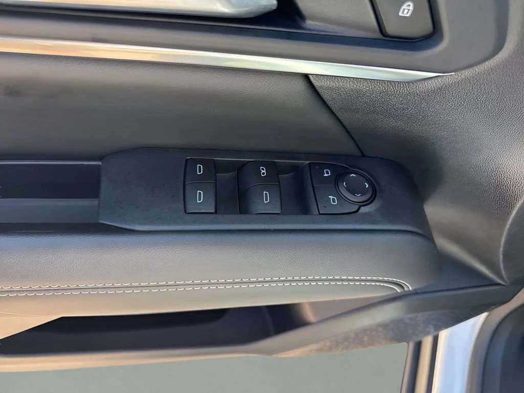 Used 2026 Summit White GMC Elevation image 28