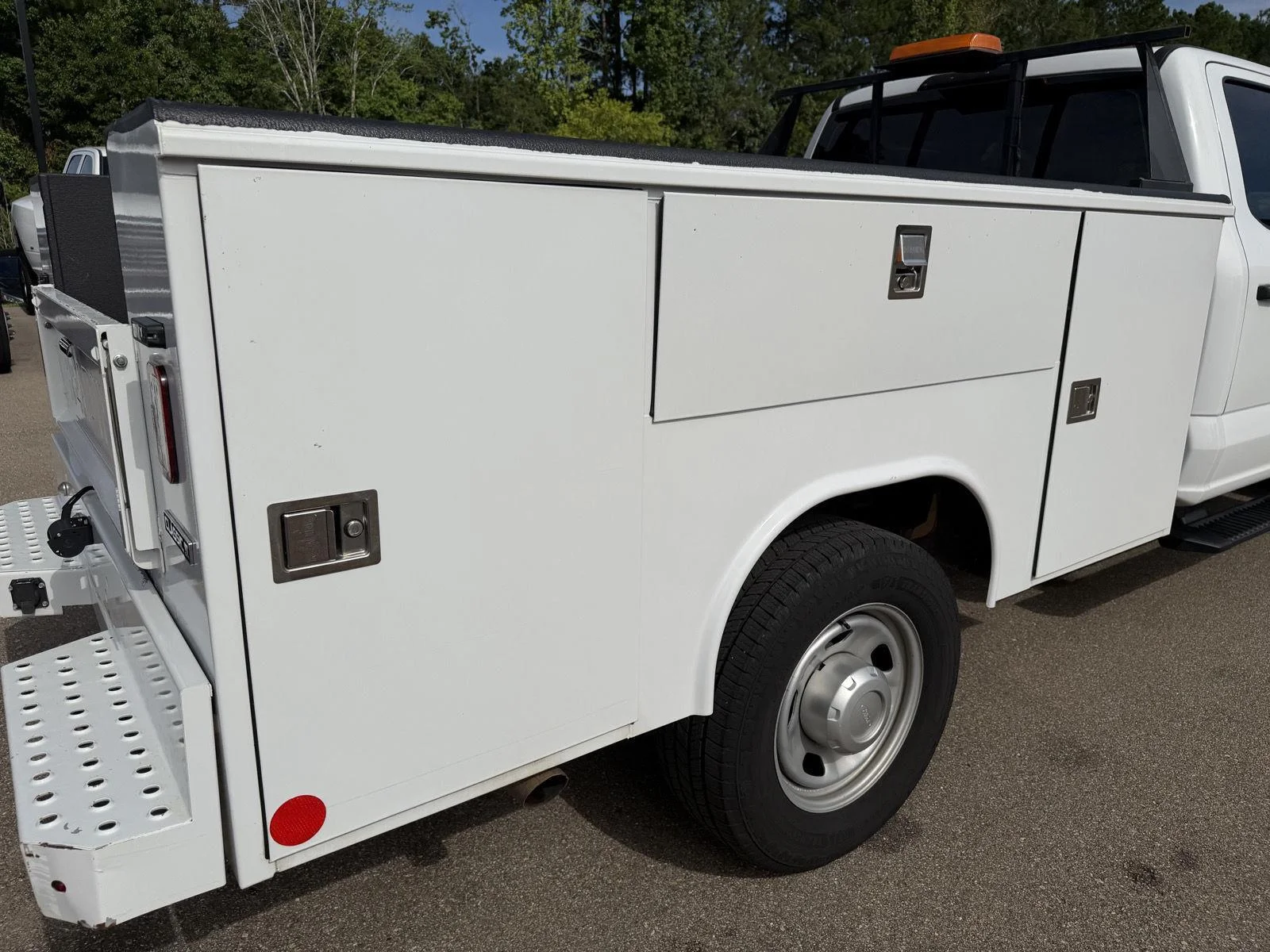 Used 2023 Oxford White Ford XL image 19