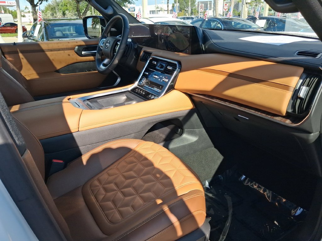 Used 2025 White Nissan Platinum Reserve image 27