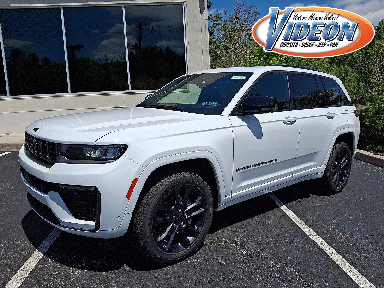 New 2026 Bright White Clear-Coat Exterior Paint Jeep Limited Reserve image 1