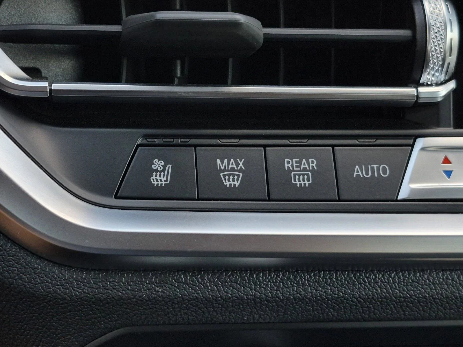 Used 2022 Skyscraper Grey Metallic BMW Competition xDrive image 29
