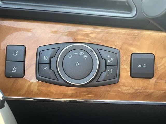 Used 2015 Brown Lincoln Base image 35