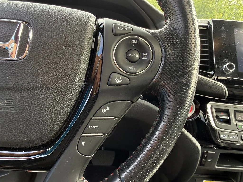 Used 2021 Crystal Black Pearl Honda Black Edition image 13