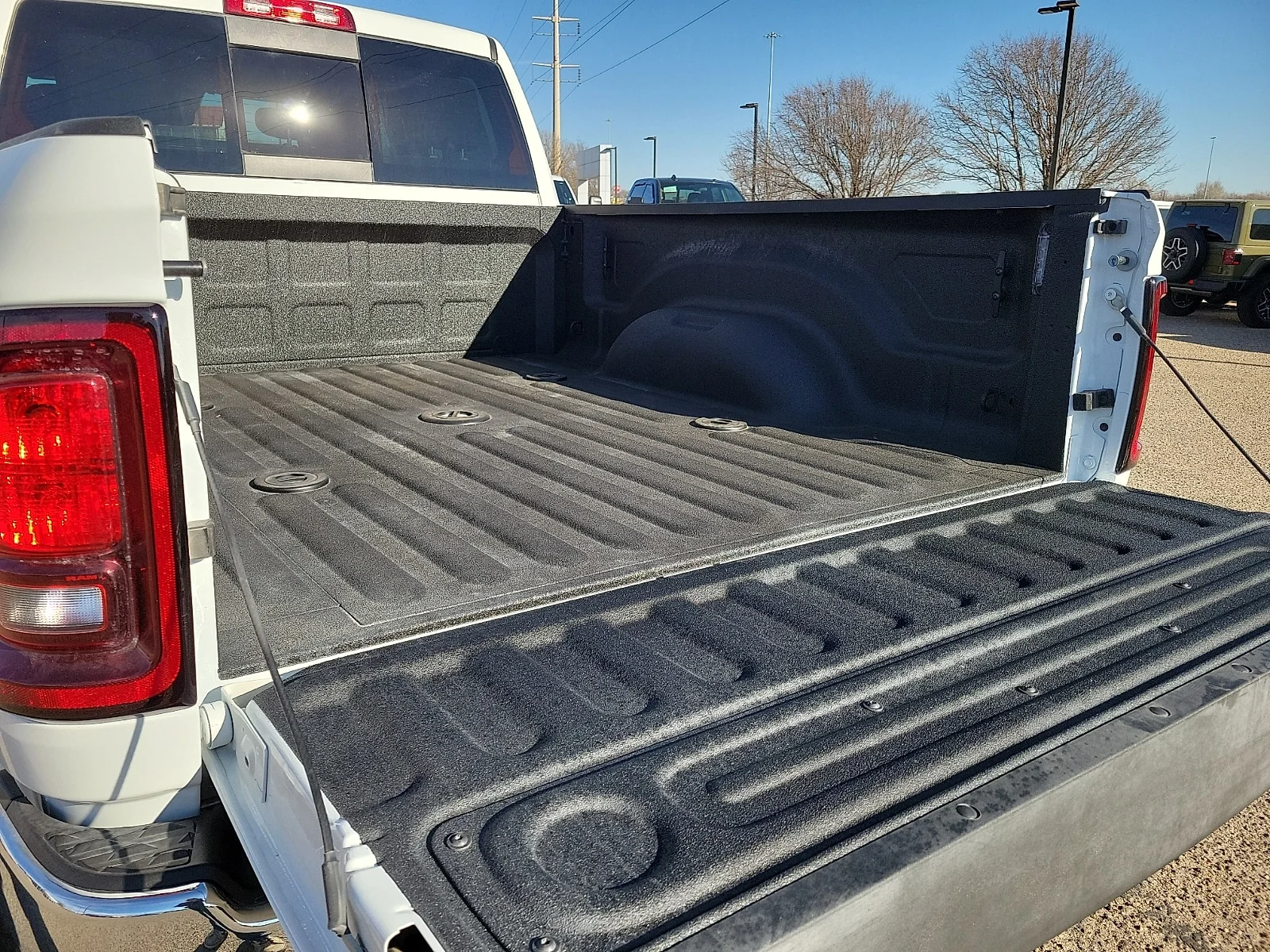 New 2026 PW7 Bright Whit Ram TRADESMAN CREW CAB 4X4 6