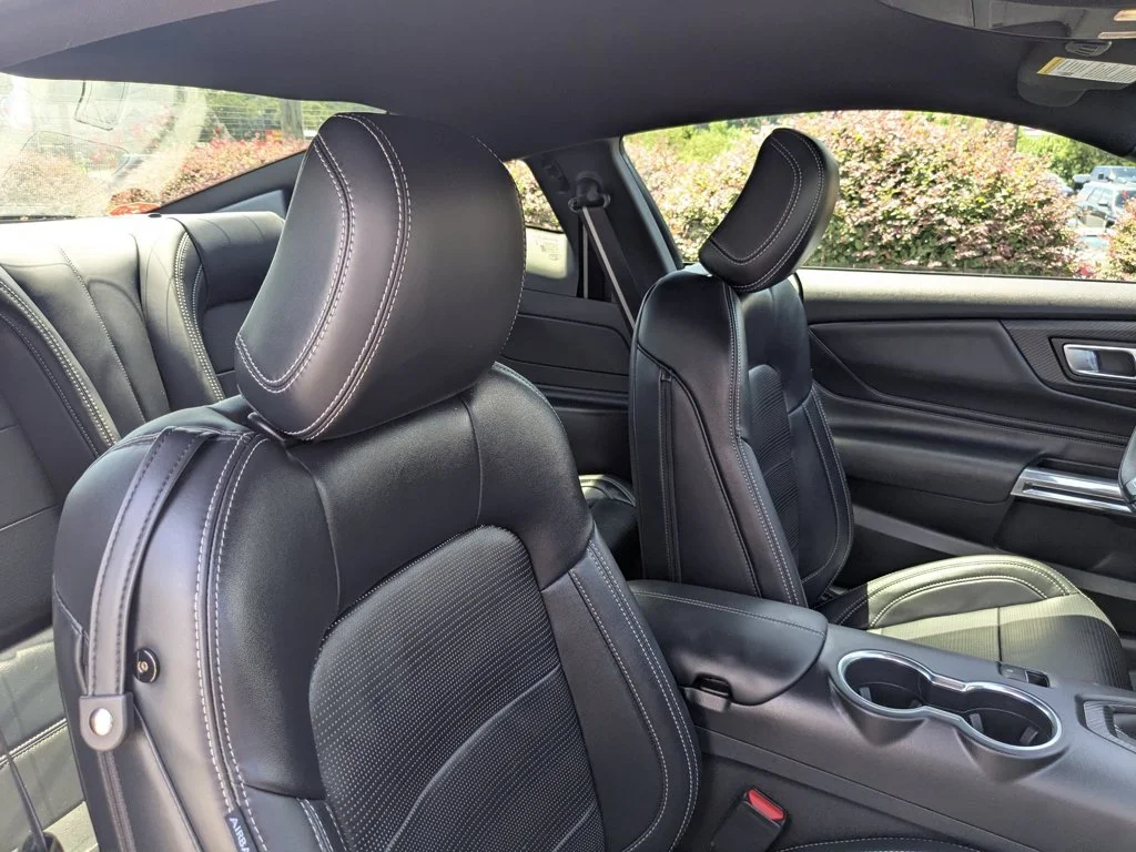 Used 2025  Ford GT Premium image 25