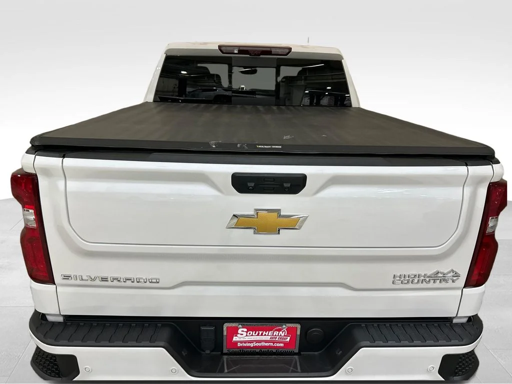 Used 2024 White Chevrolet High Country image 4