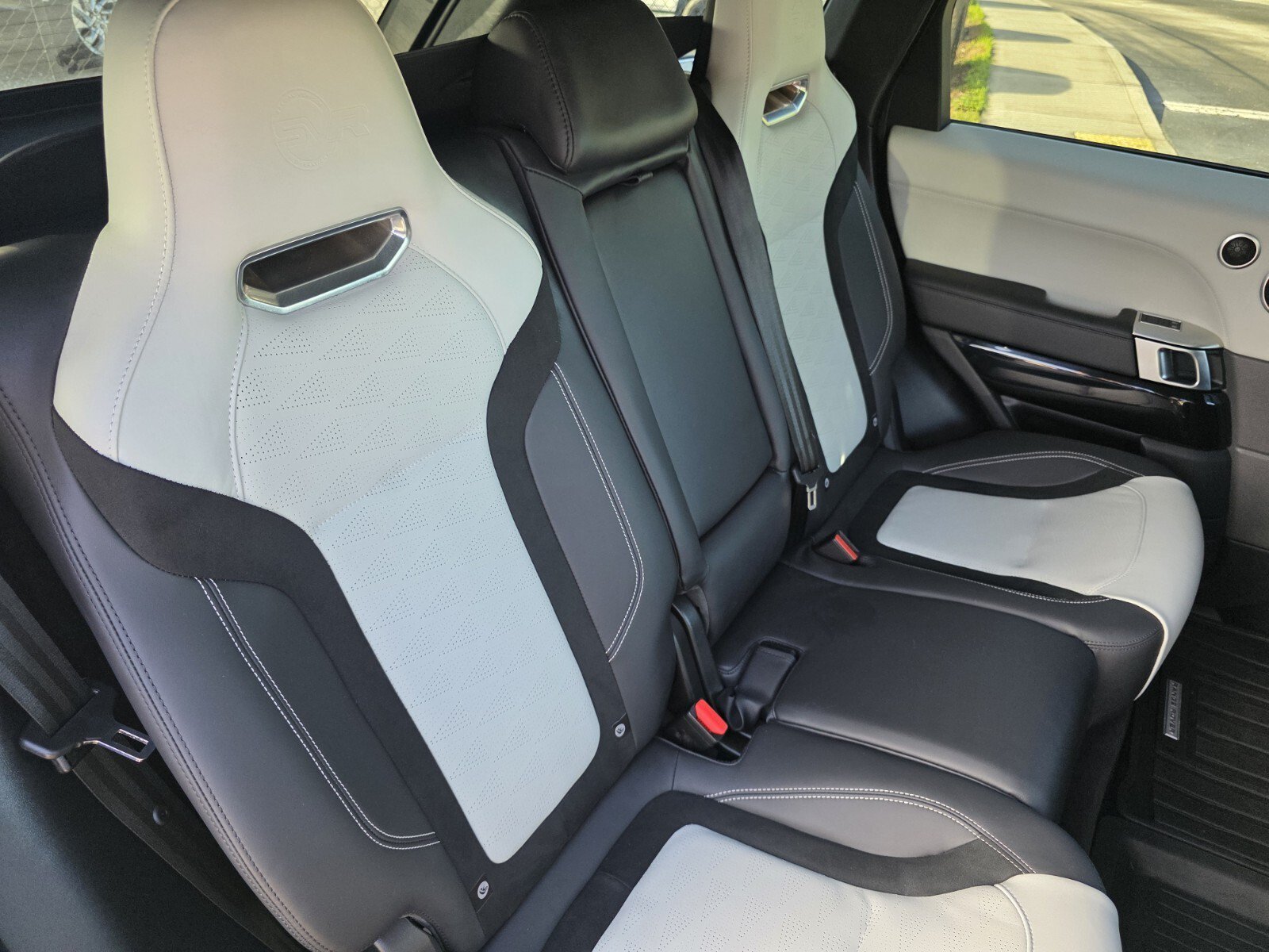 Used 2021 Santorini Black Metallic Land Rover SVR image 24
