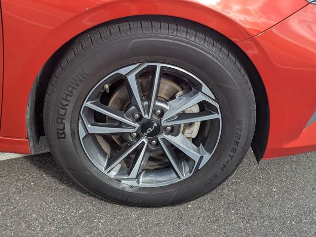 2023 Kia Forte LXS - Photo 11