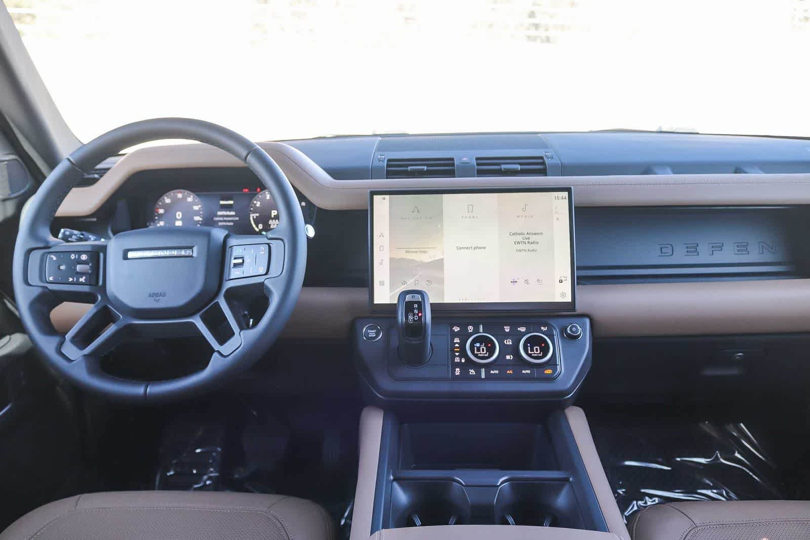 New 2026 Carpathian Grey Land Rover X-Dynamic SE image 11