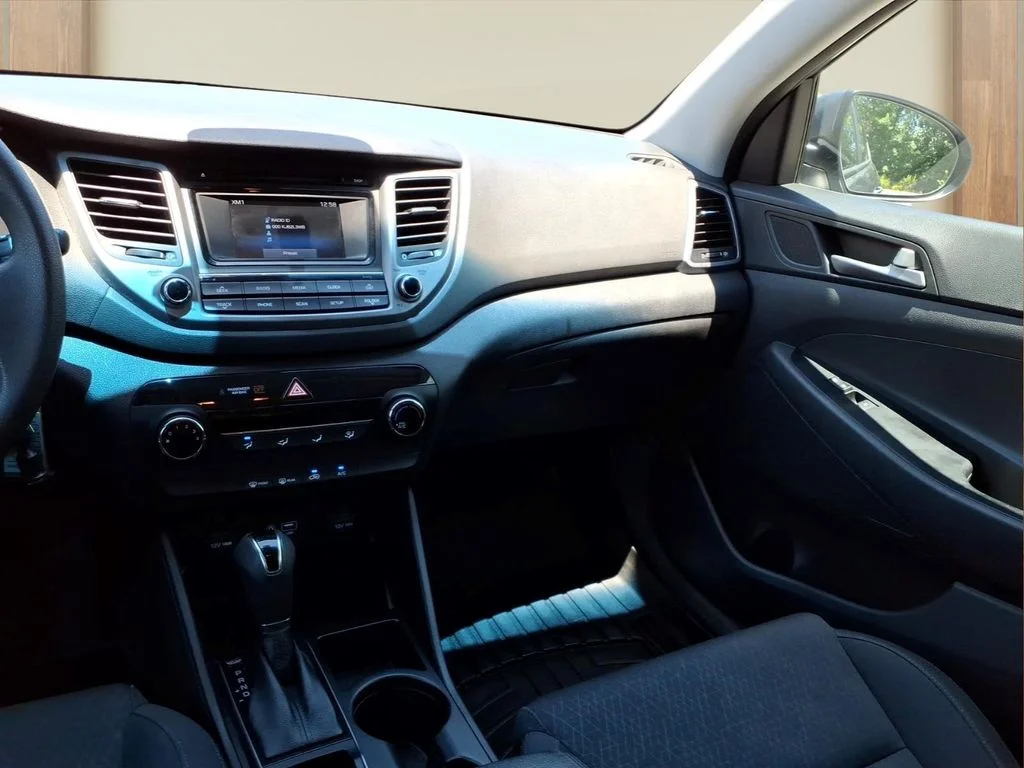 Used 2017 Gray Hyundai SE image 23