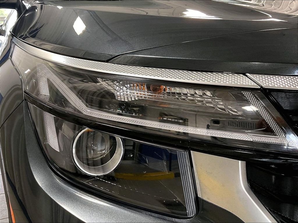 Used 2025 Gray Kia S image 33