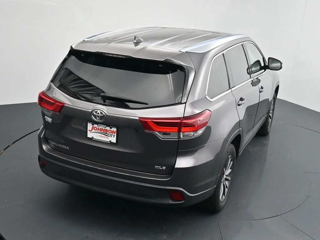 Used 2019 Gray Toyota XLE image 27