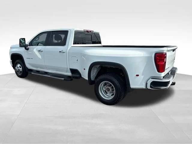 Used 2023 Summit White Chevrolet High Country DRW image 3