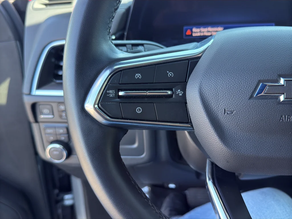 Used 2025 Gray Chevrolet Z71 image 26