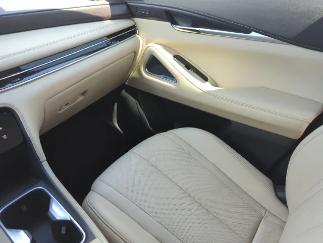 Used 2024 Red INFINITI Sensory image 27