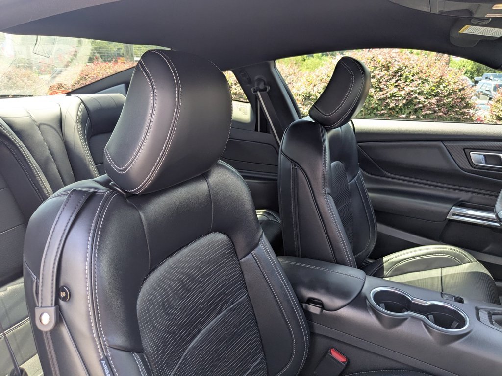 Used 2025  Ford GT Premium image 25
