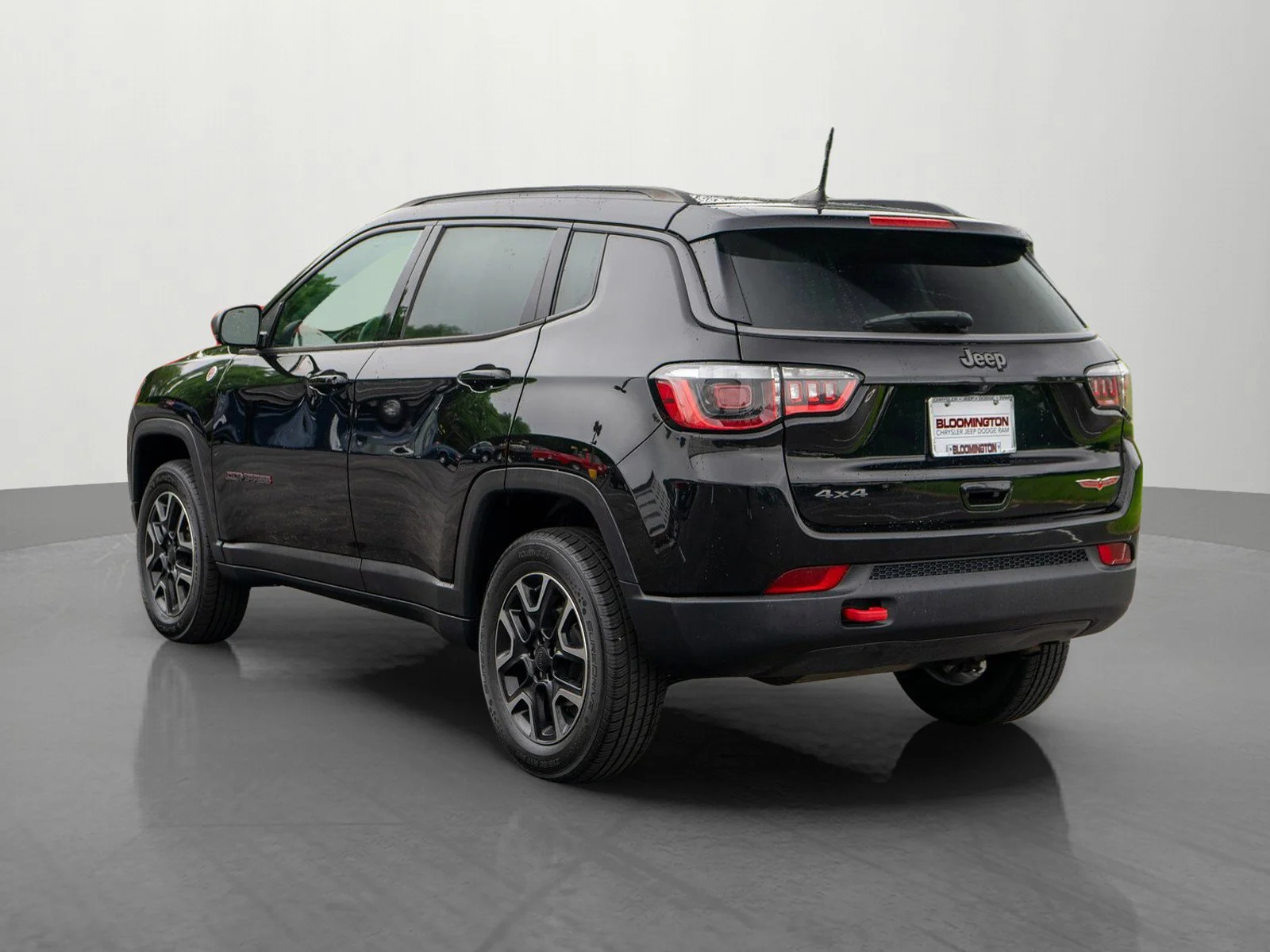 Used 2019 Diamond Black Crystal Pearlcoat Jeep Trailhawk image 5