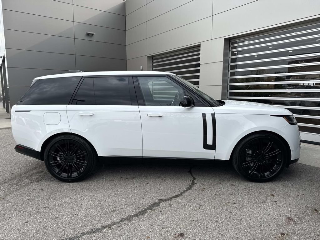 New 2026 Fuji White Land Rover SE image 9