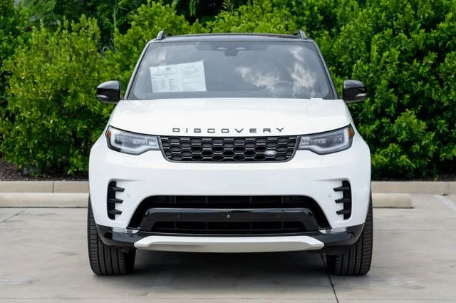 Used 2025 White Land Rover Dynamic SE image 8