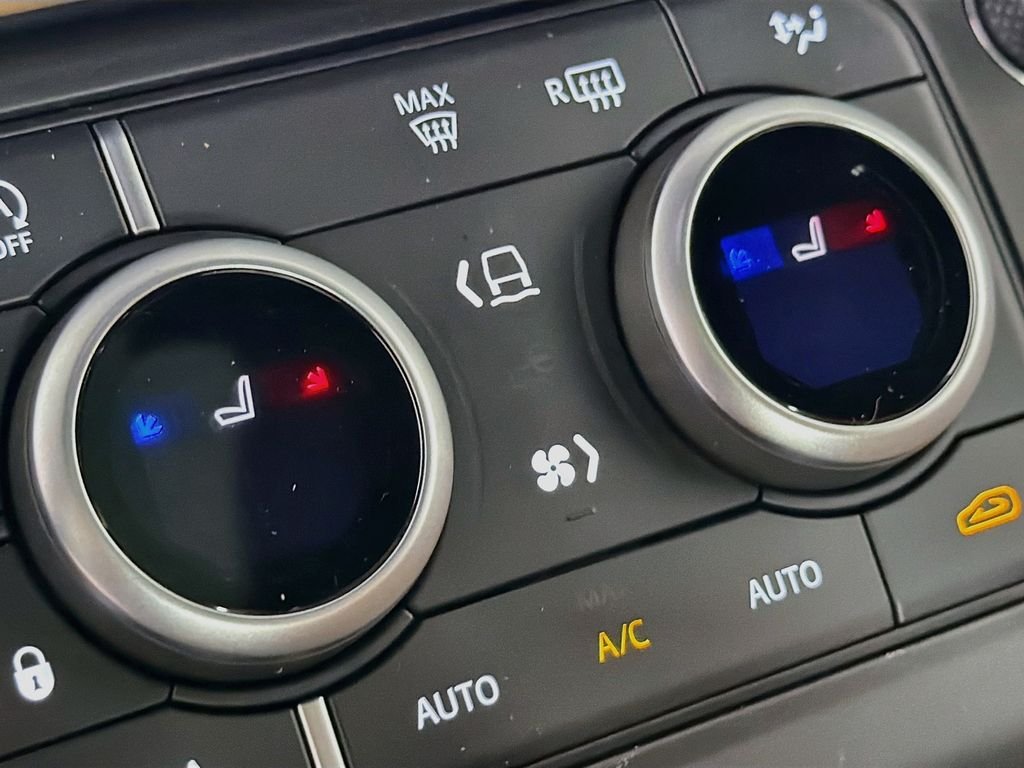 New 2026 Fuji White Land Rover X-Dynamic SE image 21