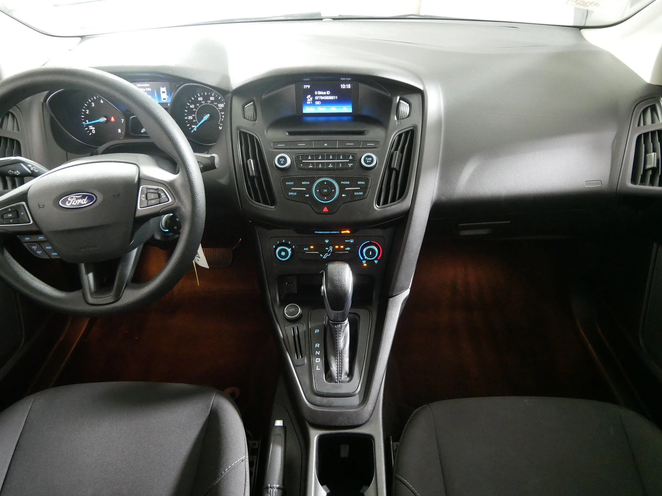 Used 2017 White Gold Metallic Ford SE image 10