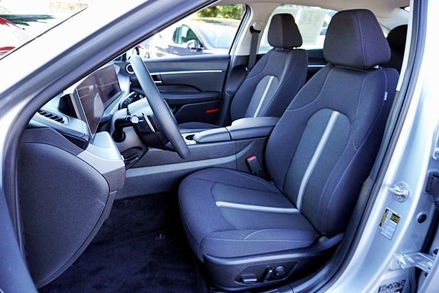 Used 2024 Silver Hyundai SEL image 13