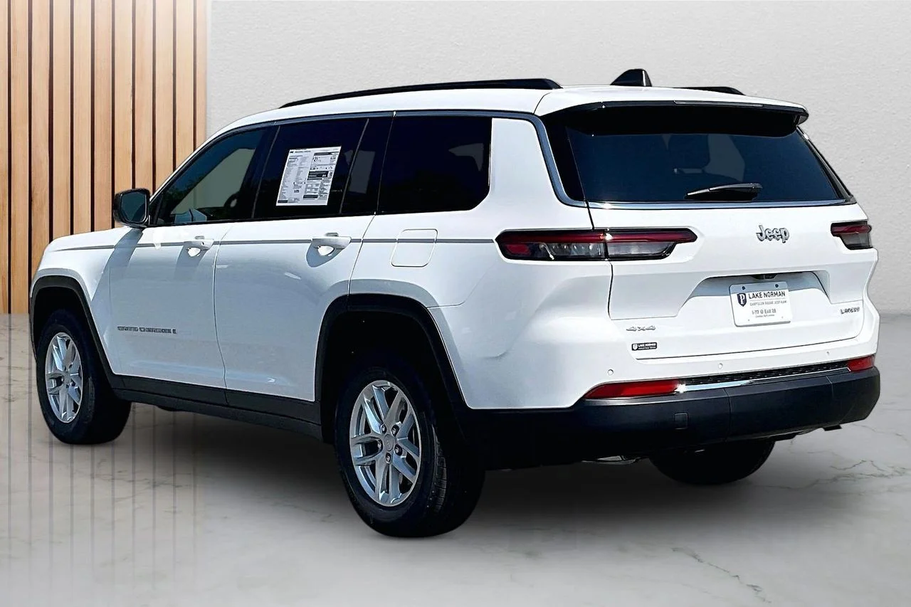 New 2026 Bright White Clearcoat Jeep Laredo X image 6