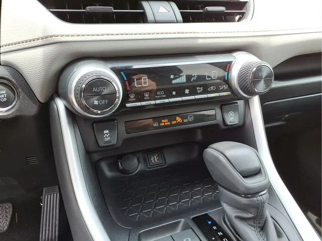 Used 2025 Silver Toyota XLE image 26