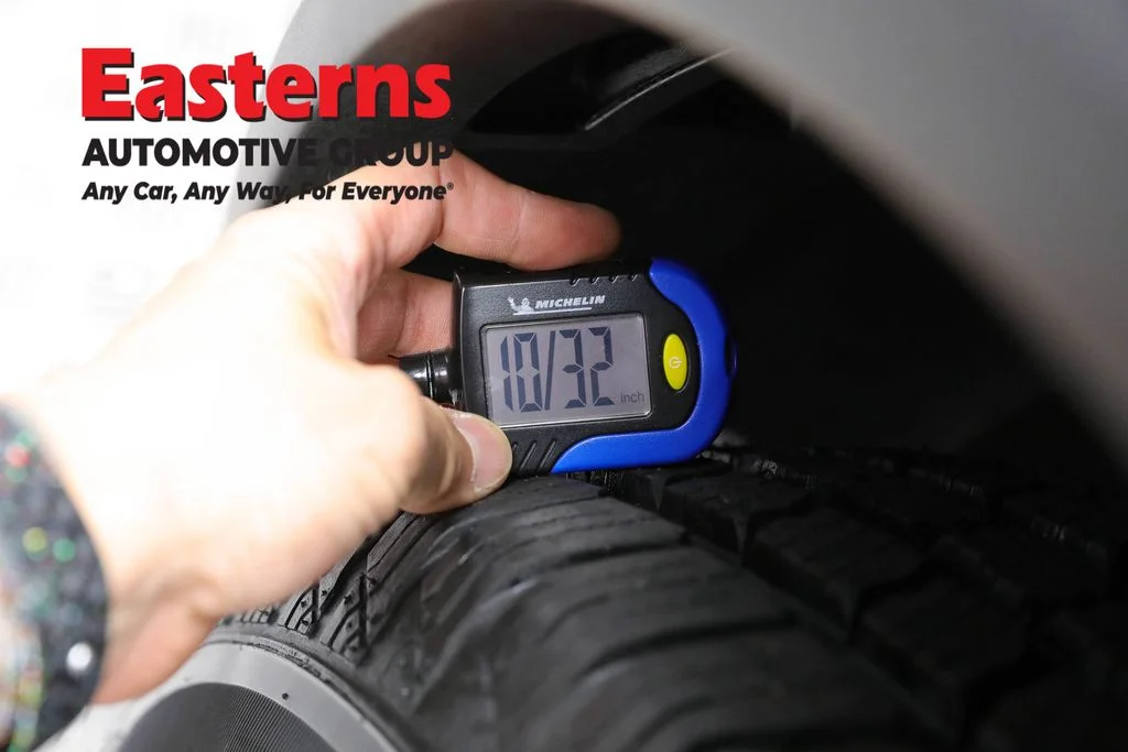 Used 2023 Gray Nissan S image 27