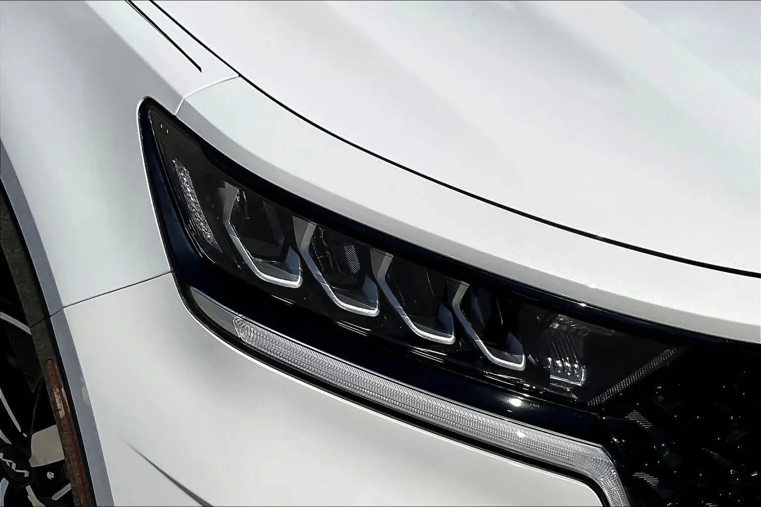 Used 2023 Glacial White Pearl Kia S image 27