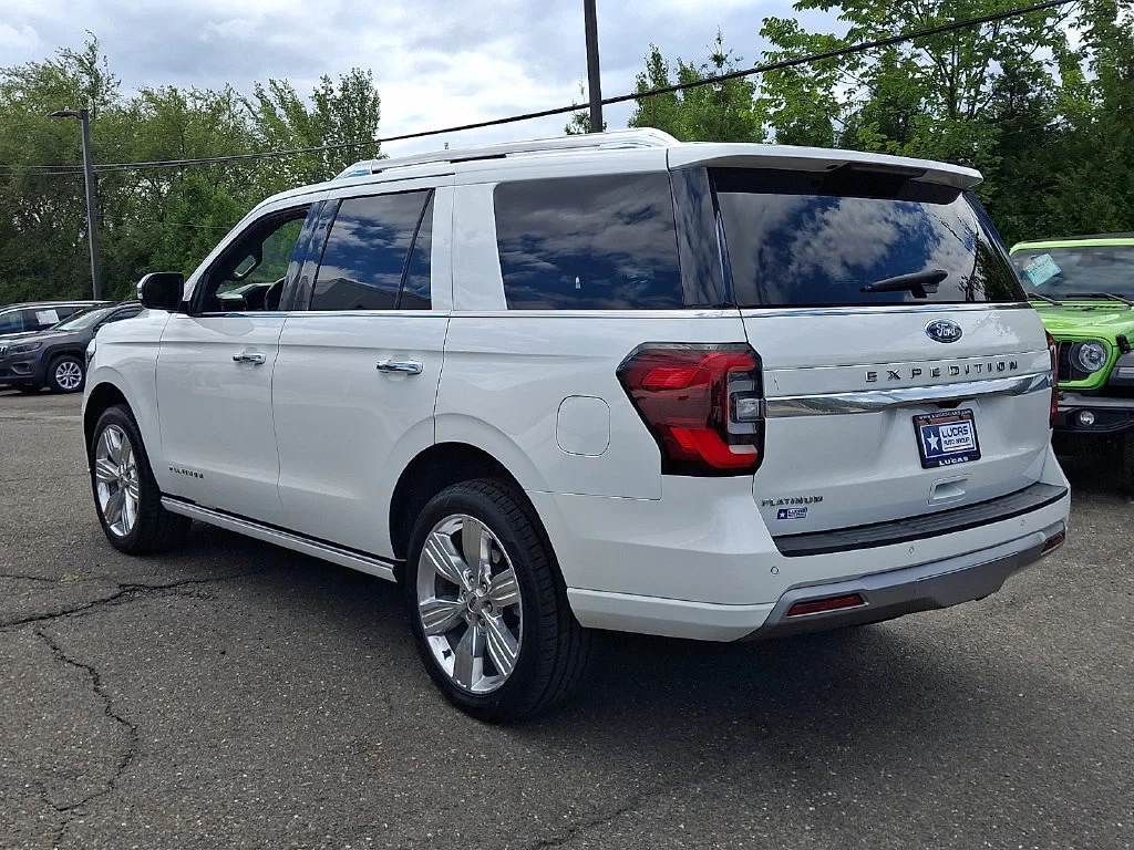 Used 2022 Star White Metallic Tri-Coat Ford Platinum image 8