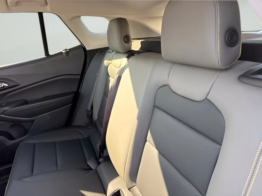 New 2026 Mosaic Black Metallic Chevrolet ACTIV image 20