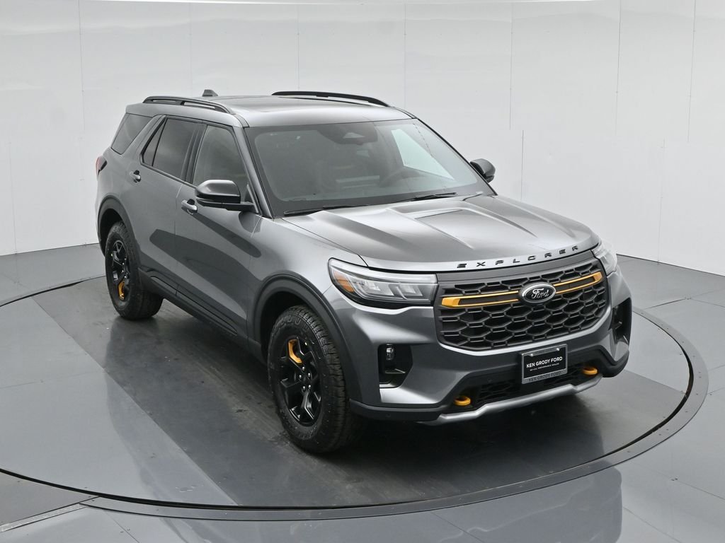 New 2026 Carbonized Gray Metallic Ford Tremor image 45