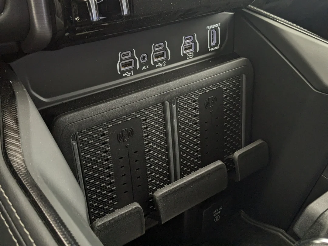 New 2026 Blue RAM Rebel - - 6.7L HO Diesel - Level 2 Pkg w/ 14.4 Screen - Rear Auto-Level Air Susp & More! image 20