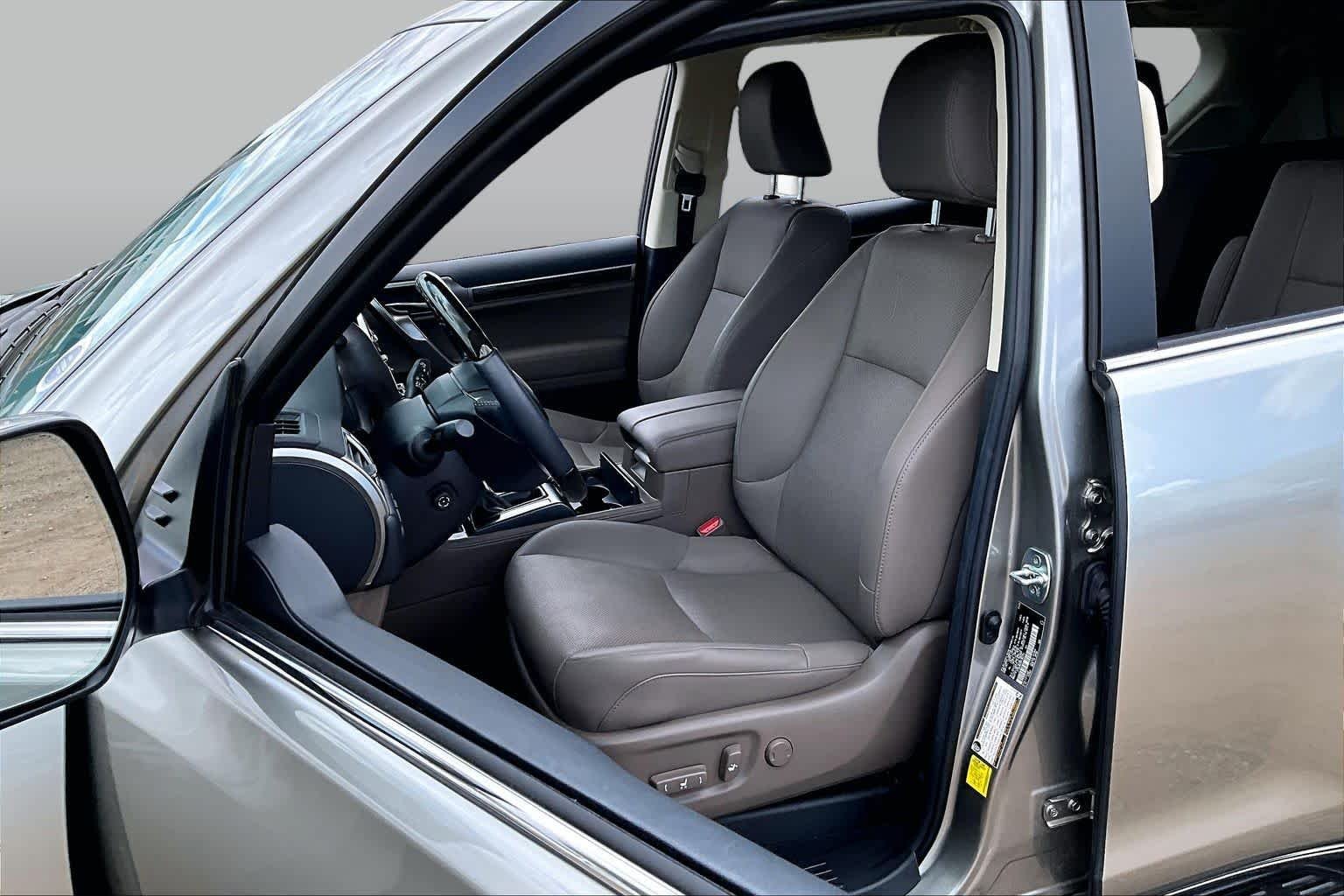 Used 2023 Atomic Silver Lexus Premium image 6
