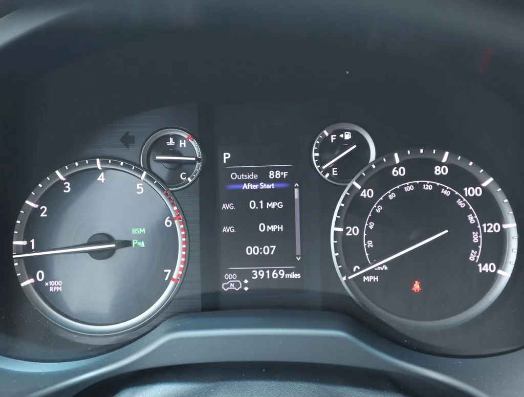 Used 2021  Lexus 460 Luxury image 40