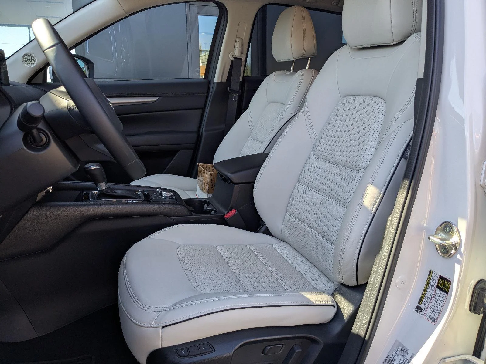 2025 Mazda CX-5 S Preferred package - Photo 18