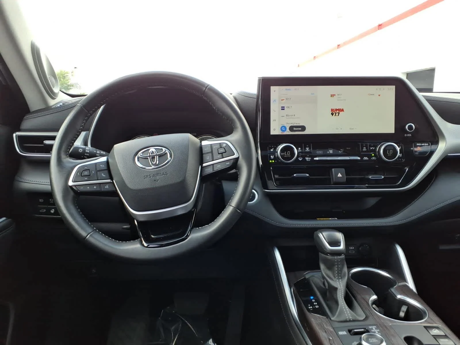 2025 Toyota Highlander Platinum - Photo 14