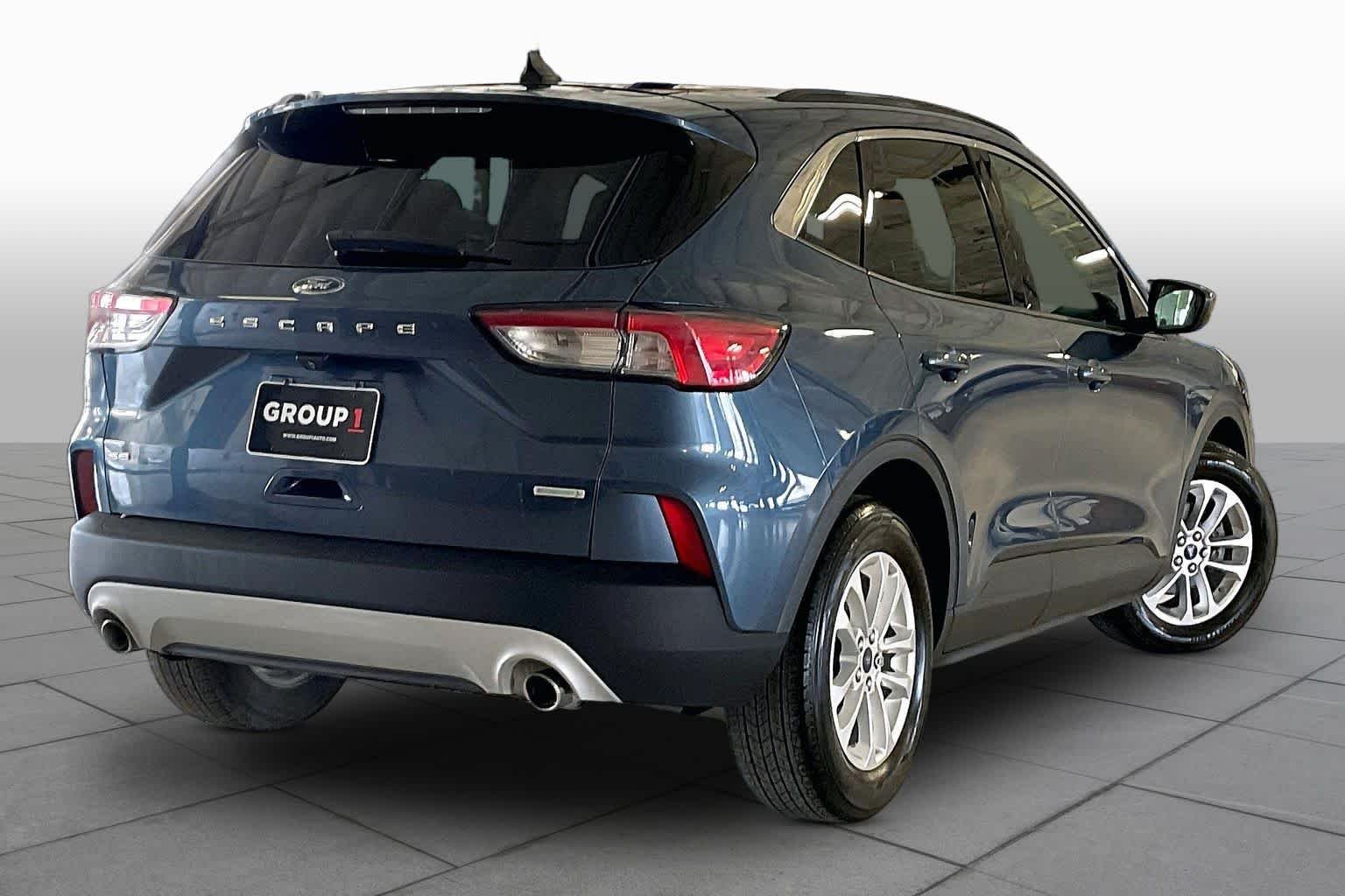 Used 2020 Blue Metallic Ford SE image 12