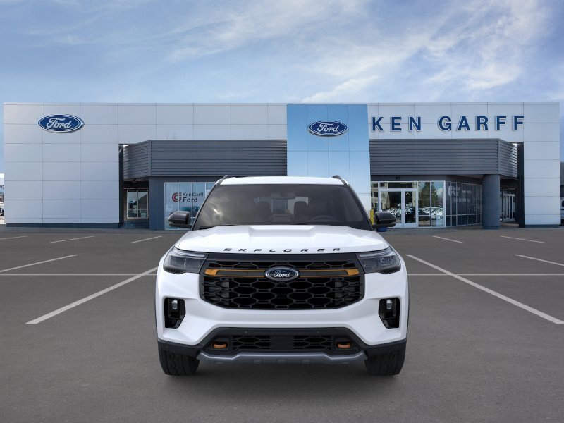 New 2026 Star White Metallic Tri-Coat Ford Tremor image 7