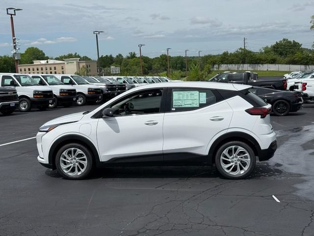 New 2027 Summit White Chevrolet LT image 2