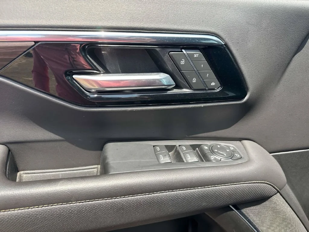 Used 2025 Gray Chevrolet Premier image 31
