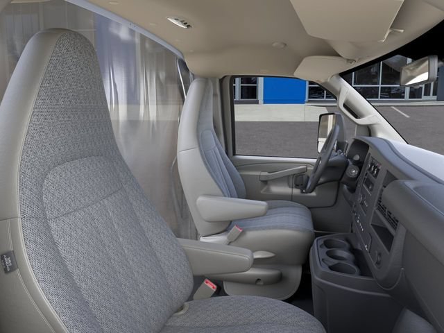 New 2025 Summit White Chevrolet 1WT image 17