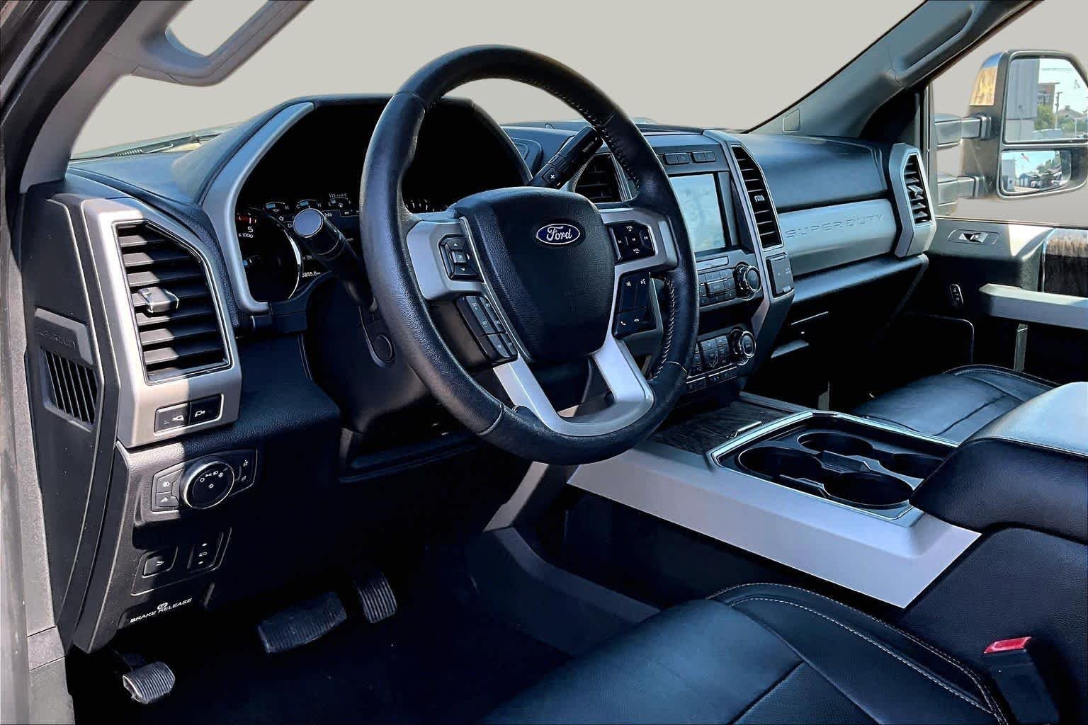 Used 2019 Magnetic Ford LARIAT image 18