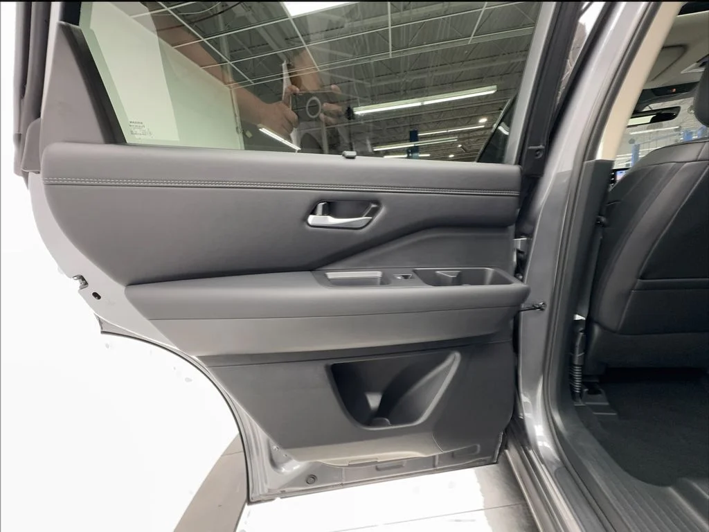 Used 2026 Gray Nissan Platinum image 29