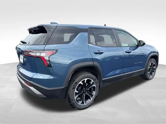 Used 2026 Lakeshore Blue Metallic Chevrolet LT image 5