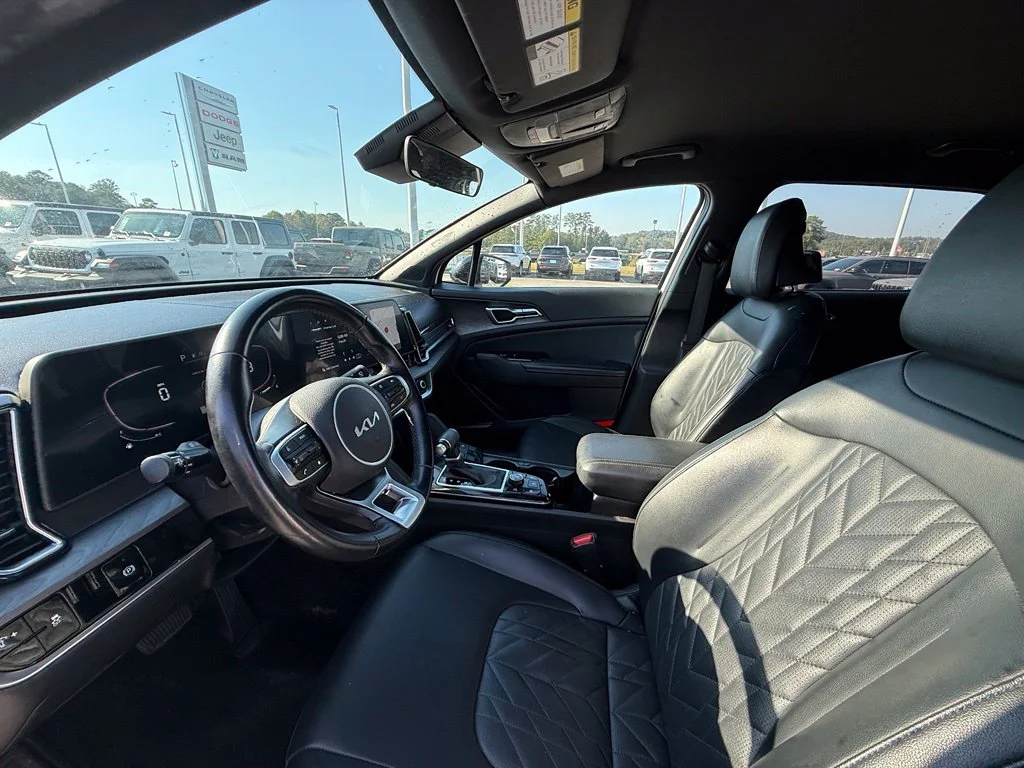 Used 2023 White Kia X-Line image 18