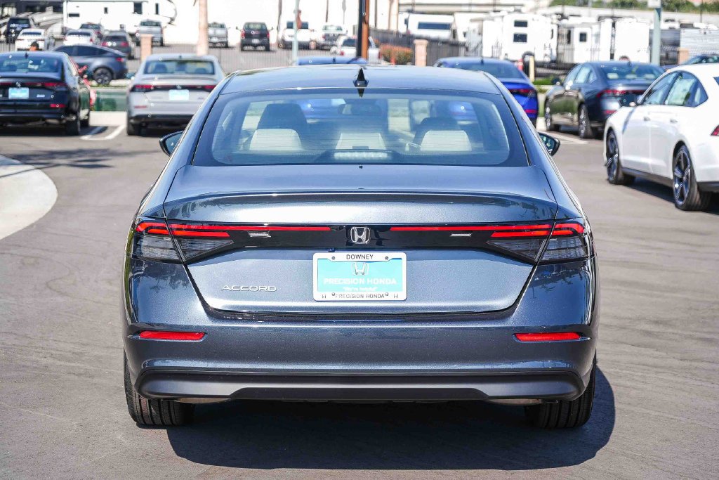 New 2026 Meteorite Gray Metallic Honda SE image 8
