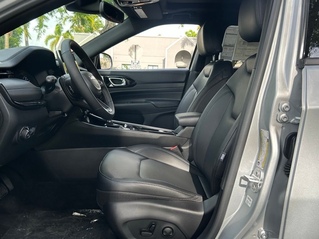 2025 Jeep Compass Limited - Photo 16