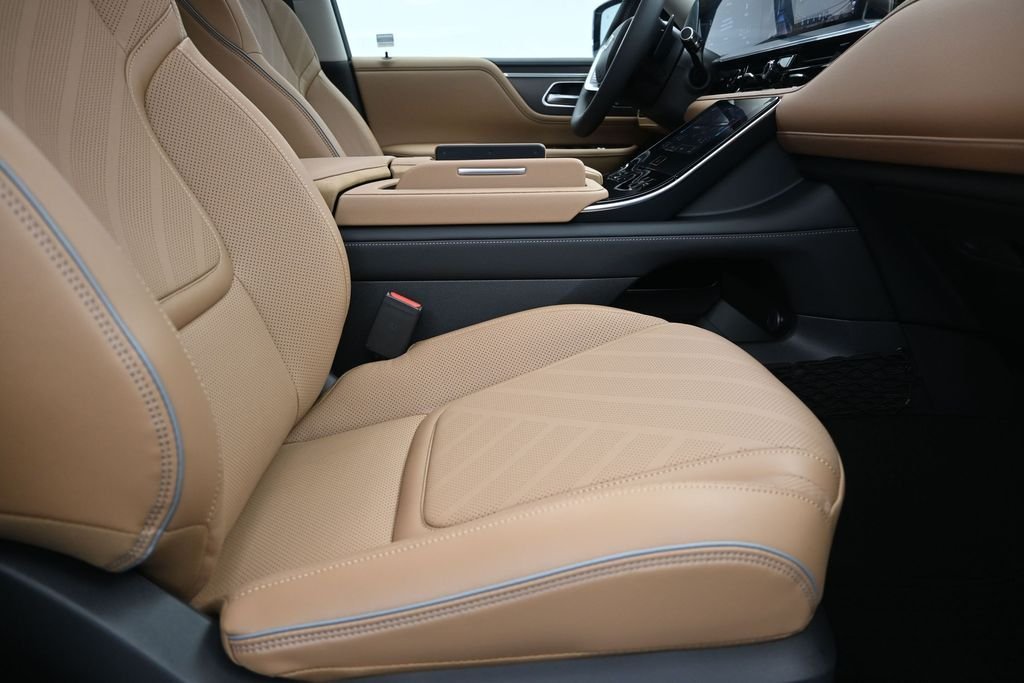 New 2026 RADIANT WHITE INFINITI Luxe 2WD image 26
